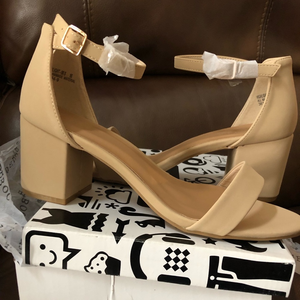 BRAND NEW Beige Heels👡
